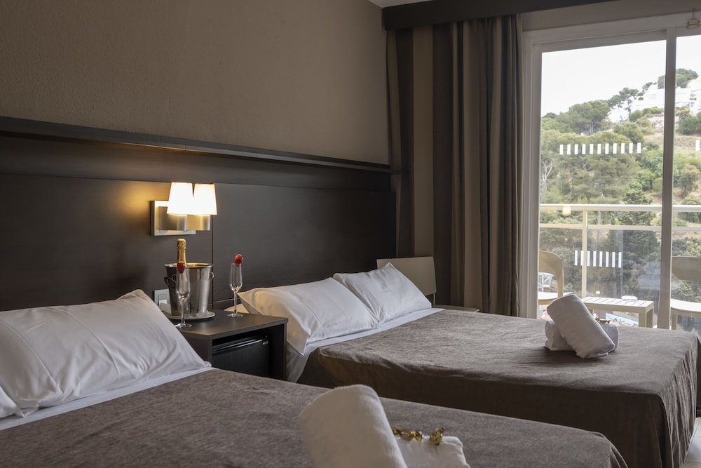 Hotel Rosamar Garden Resort — Hotel rooms in Lloret de Mar, Catalonia