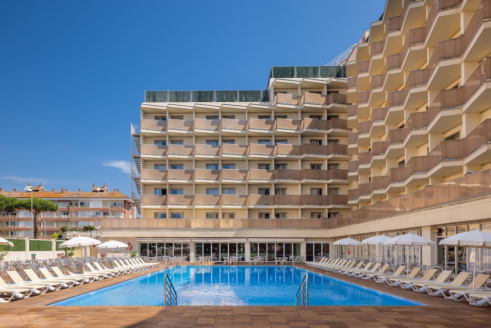 htop Amatista — Hotel building in Lloret de Mar, Catalonia