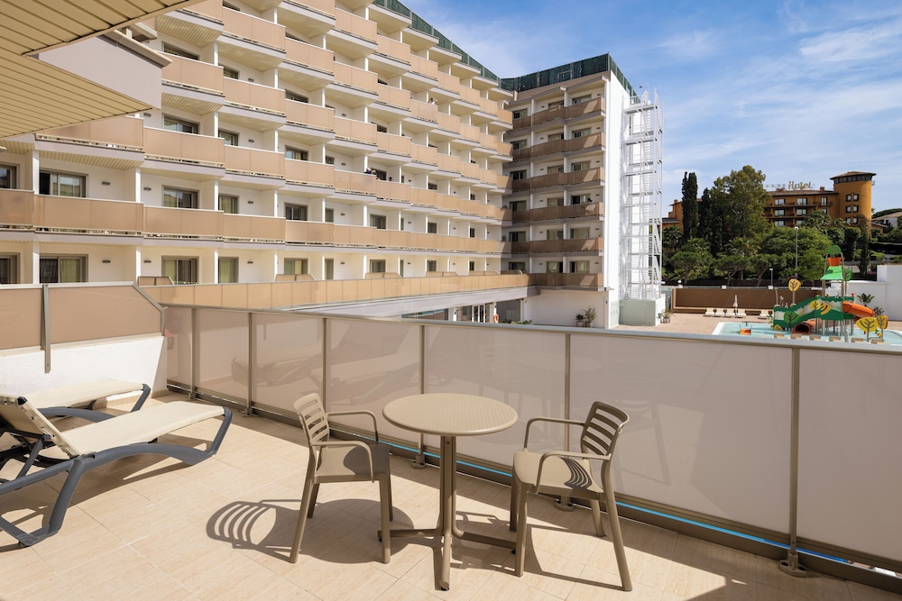 htop Amatista — Hotel building in Lloret de Mar, Catalonia