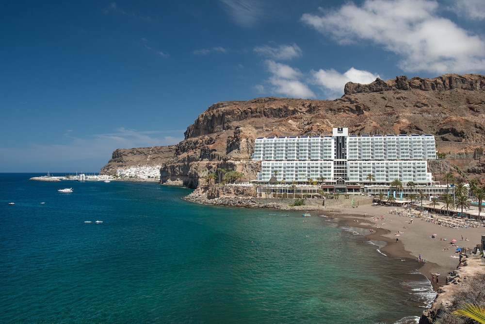 Hotel Princess Taurito - All Inclusive — Hotel building in Taurito, Canary Islands