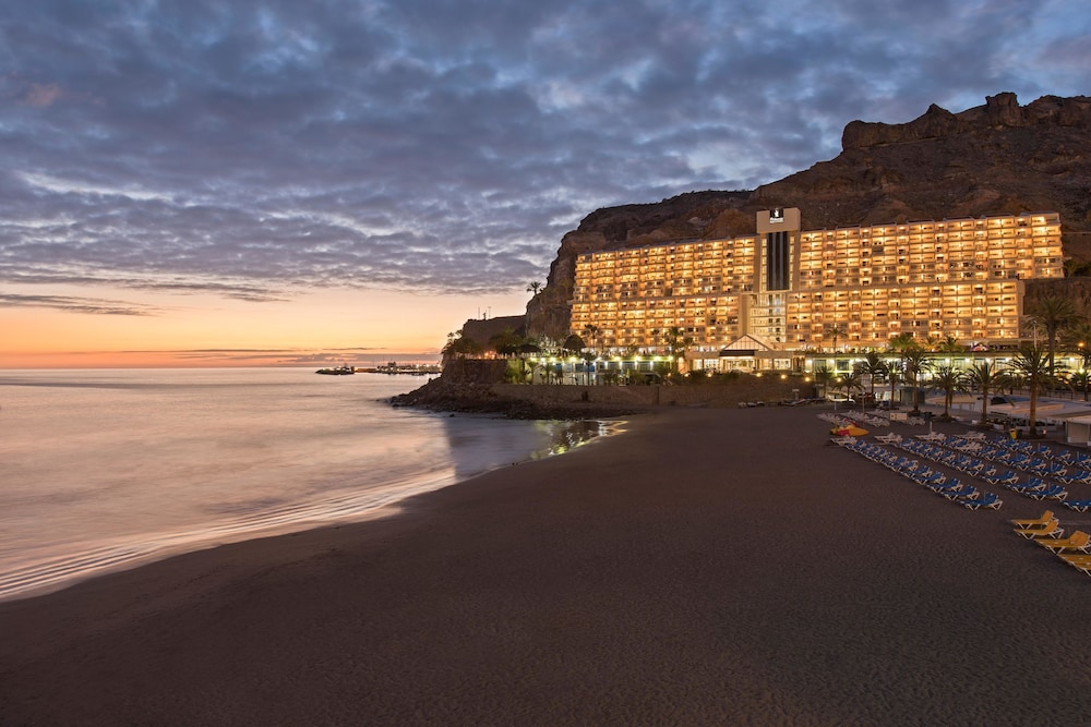 Hotel Princess Taurito - All Inclusive — Hotel building in Taurito, Canary Islands