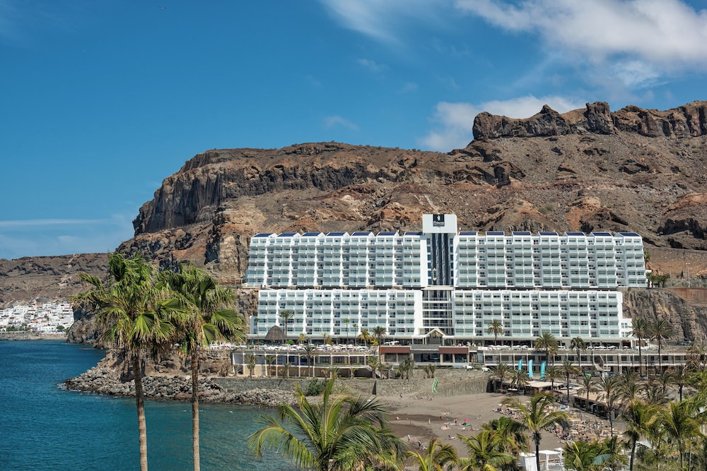 Hotel Princess Taurito - All Inclusive — Hotel building in Taurito, Canary Islands