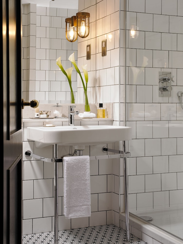 Temple Bar Hotel Dublin by The Unlimited Collection — Hotel rooms in Dublin, Dublin City