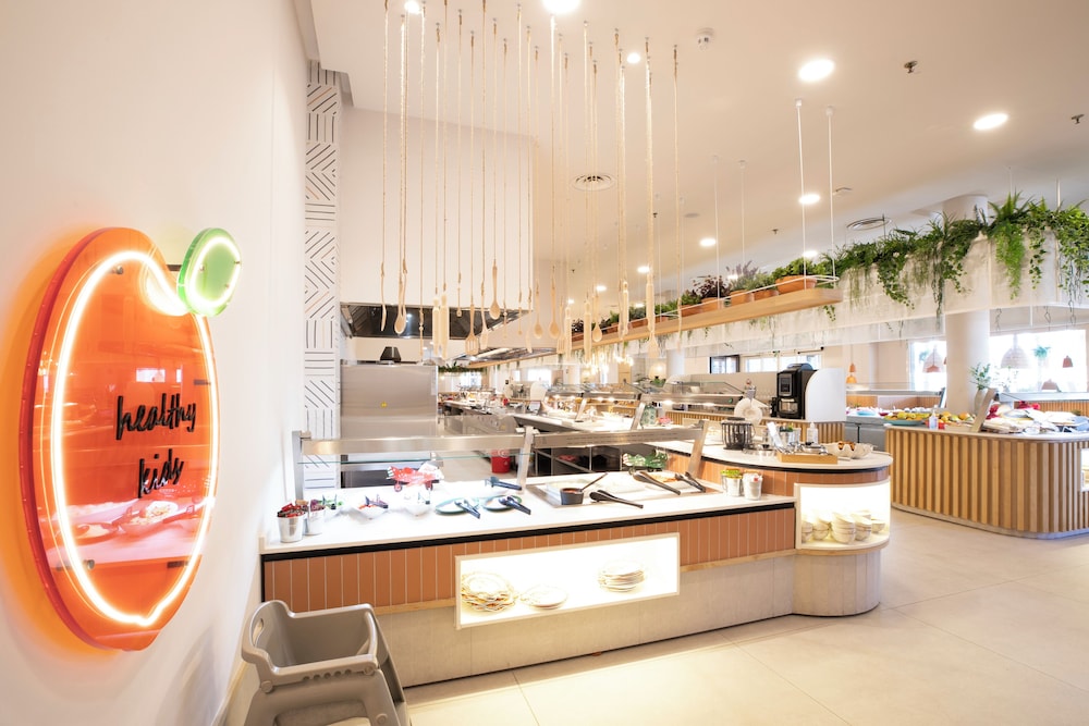 HD Parque Cristóbal Gran Canaria — Restaurant & bars in Playa del Ingles, Canary Islands