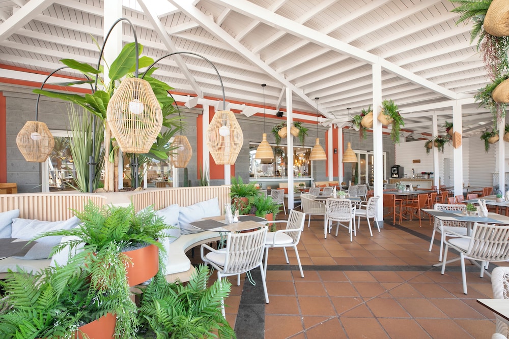 HD Parque Cristóbal Gran Canaria — Restaurant & bars in Playa del Ingles, Canary Islands