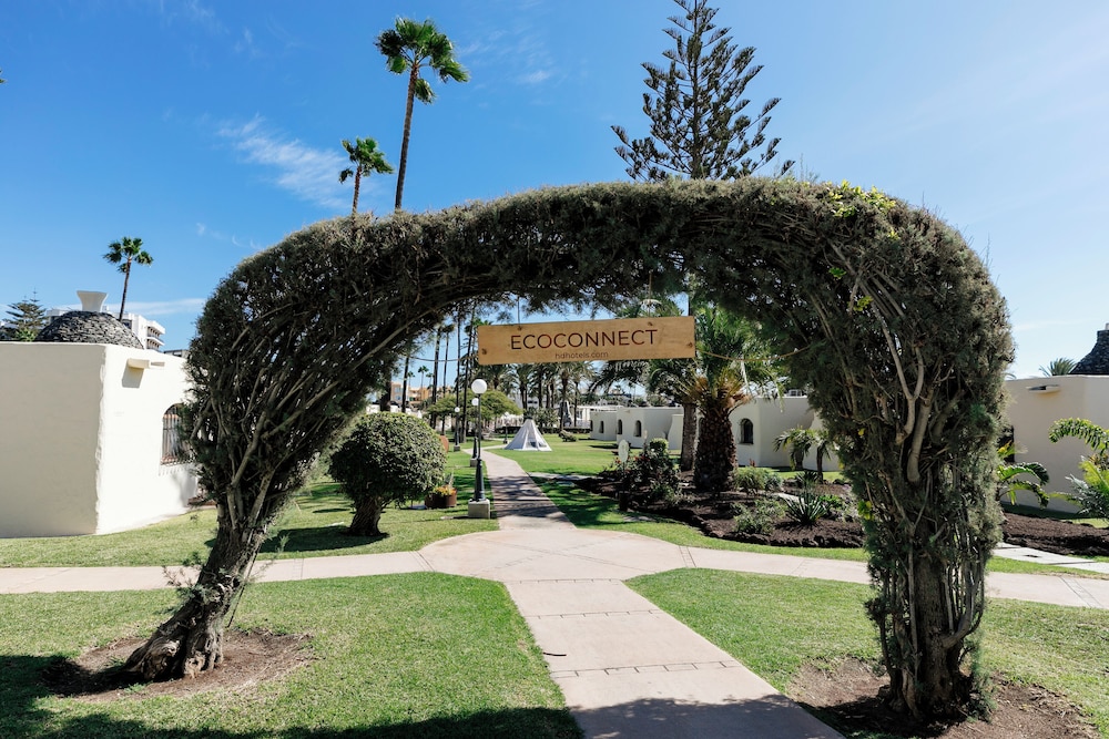 HD Parque Cristóbal Gran Canaria — Hotel building in Playa del Ingles, Canary Islands