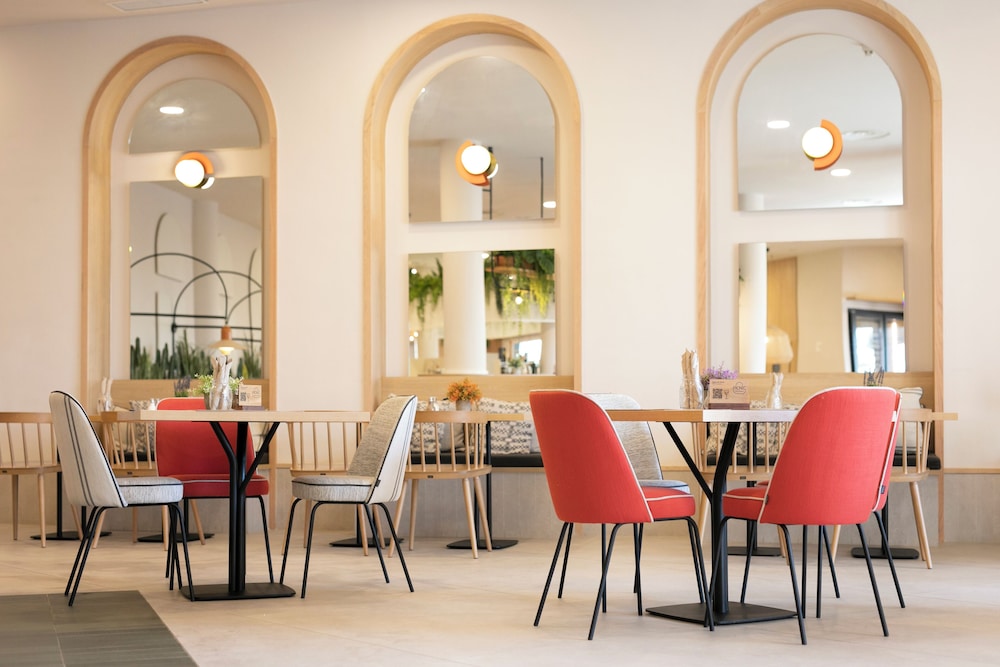HD Parque Cristóbal Gran Canaria — Restaurant & bars in Playa del Ingles, Canary Islands