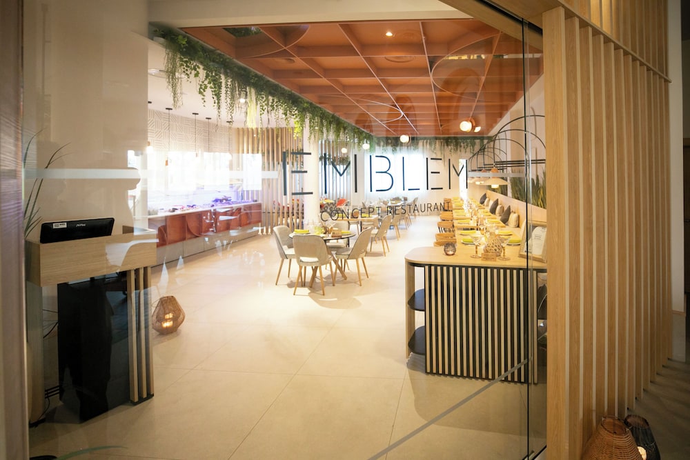 HD Parque Cristóbal Gran Canaria — Restaurant & bars in Playa del Ingles, Canary Islands