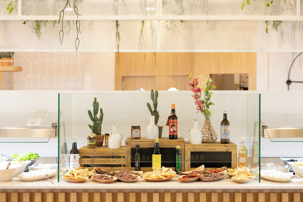 HD Parque Cristóbal Gran Canaria — Restaurant & bars in Playa del Ingles, Canary Islands