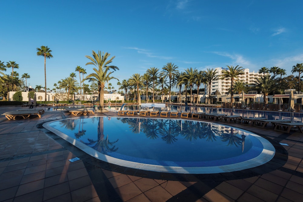 HD Parque Cristóbal Gran Canaria — Swimming pool in Playa del Ingles, Canary Islands