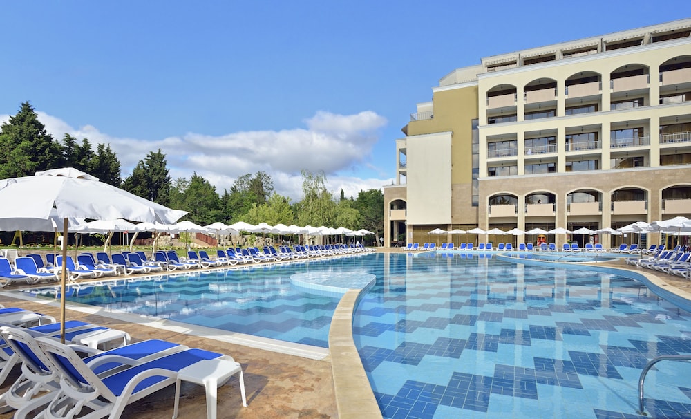 Sol Nessebar Bay - All Inclusive — Swimming pool in Nessebar, Burgas Region