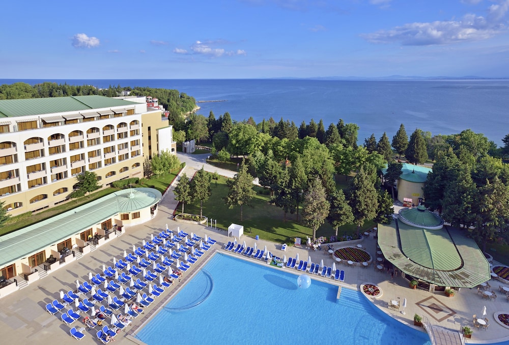 Sol Nessebar Bay - All Inclusive — Swimming pool in Nessebar, Burgas Region