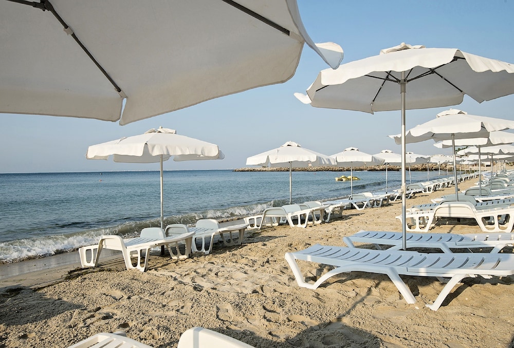 Sol Nessebar Bay - All Inclusive — Beach in Nessebar, Burgas Region