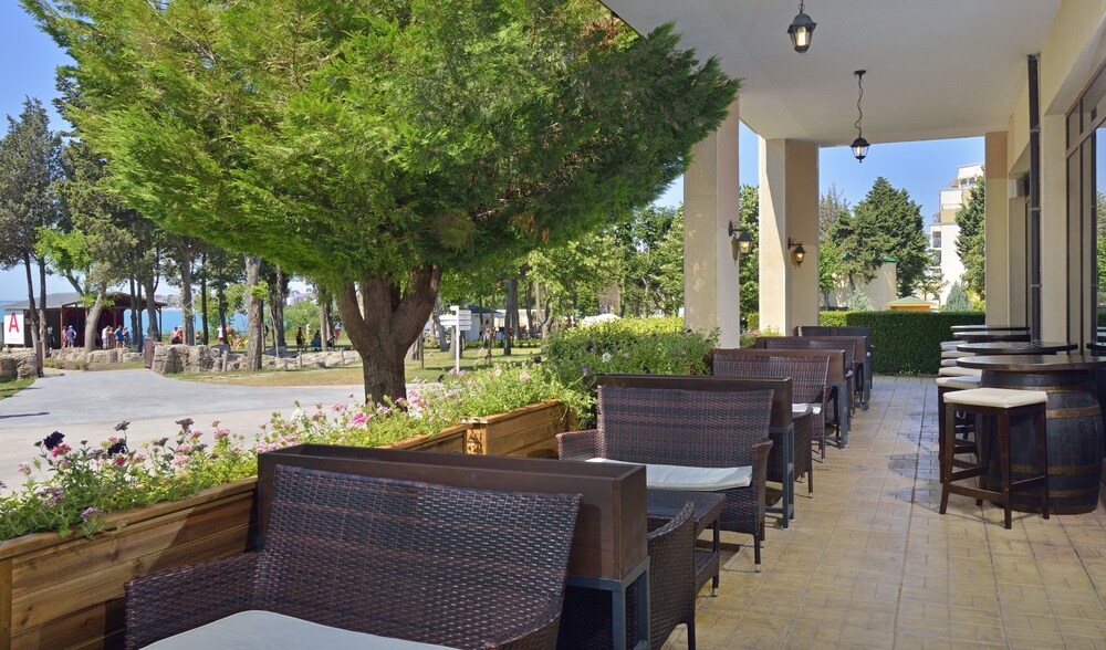 Sol Nessebar Bay - All Inclusive — Restaurant & bars in Nessebar, Burgas Region