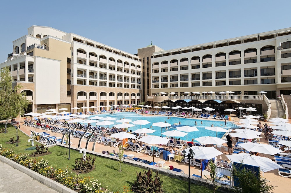 Sol Nessebar Bay - All Inclusive — Swimming pool in Nessebar, Burgas Region