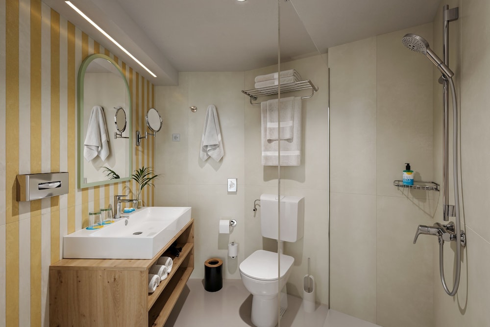 Sunny Poreč by Valamar — Hotel rooms in Poreč, Istria