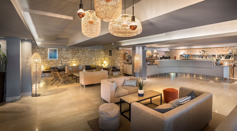 Sunny Poreč by Valamar — Restaurant & bars in Poreč, Istria