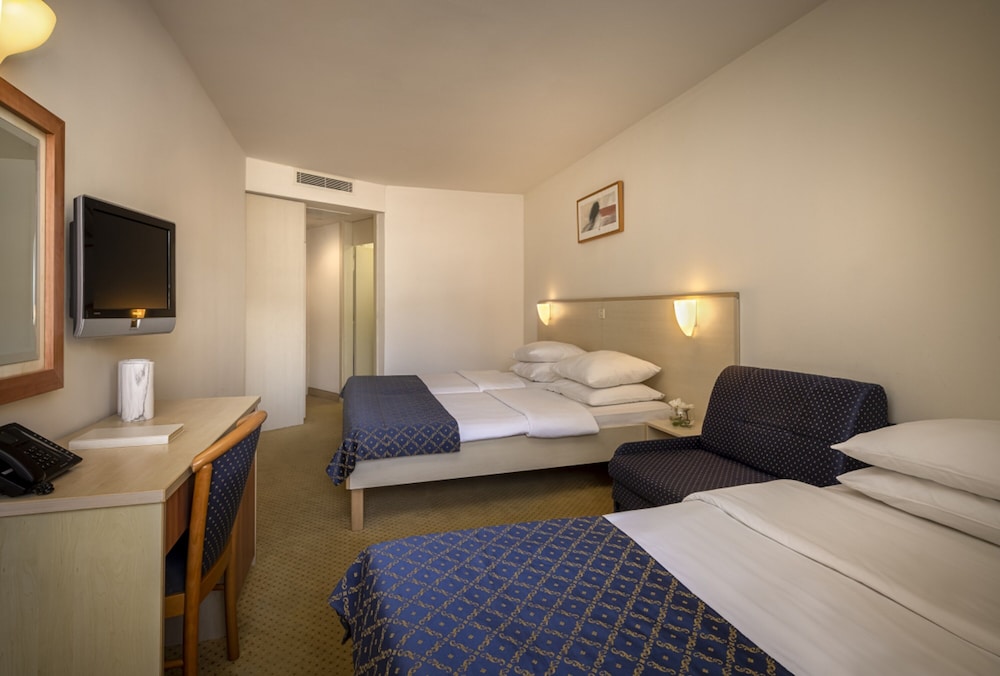 Rubin Sunny Hotel — Hotel rooms in Poreč, Istria