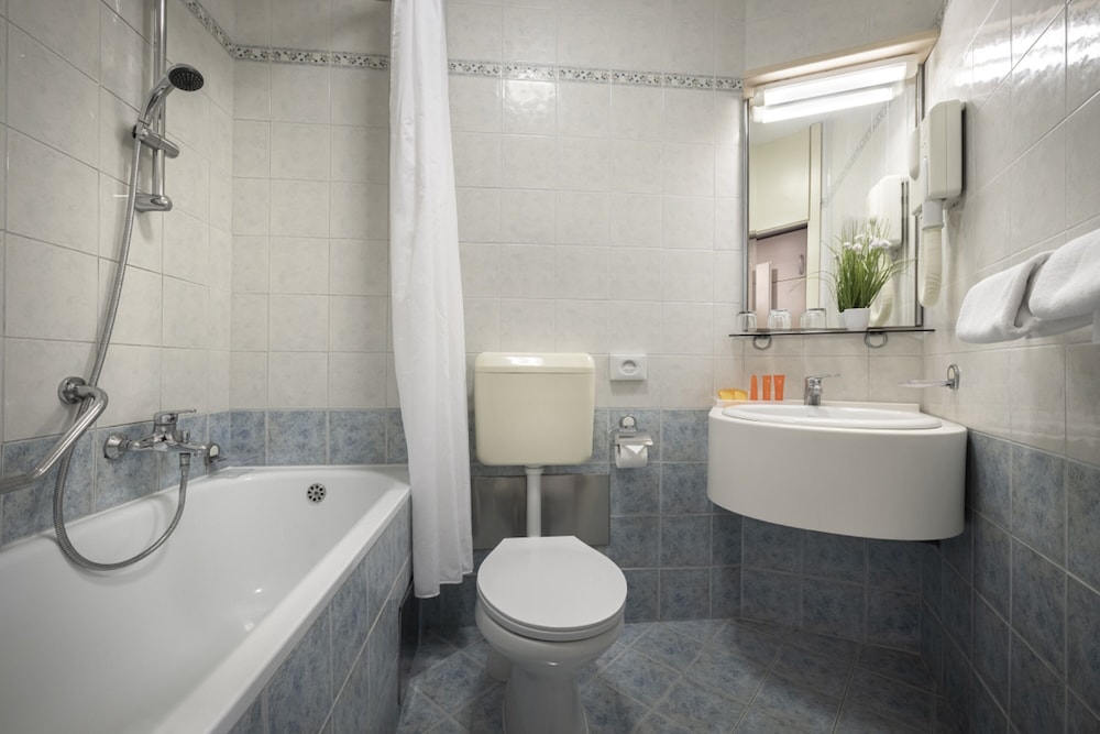 Rubin Sunny Hotel — Hotel rooms in Poreč, Istria