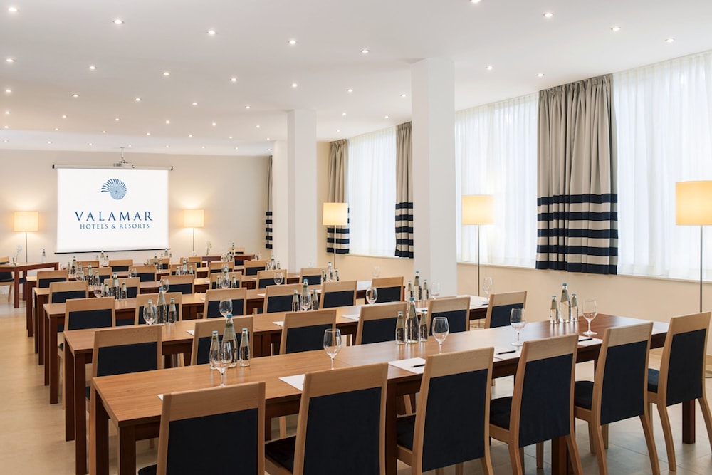 Hotel & Casa Valamar Sanfior — Restaurant & bars in Labin, Istria
