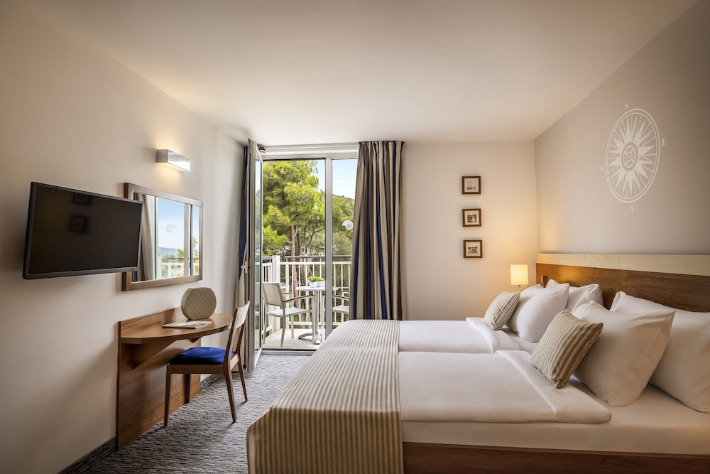 Hotel & Casa Valamar Sanfior — Hotel rooms in Labin, Istria