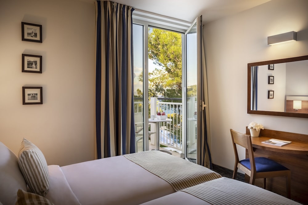 Hotel & Casa Valamar Sanfior — Hotel rooms in Labin, Istria