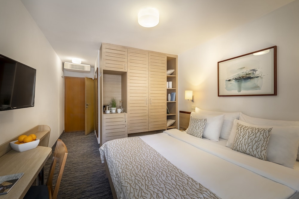 Hotel & Casa Valamar Sanfior — Hotel rooms in Labin, Istria