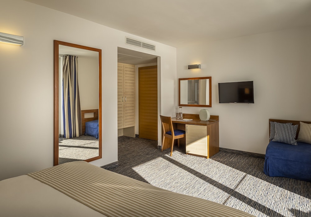 Hotel & Casa Valamar Sanfior — Hotel rooms in Labin, Istria