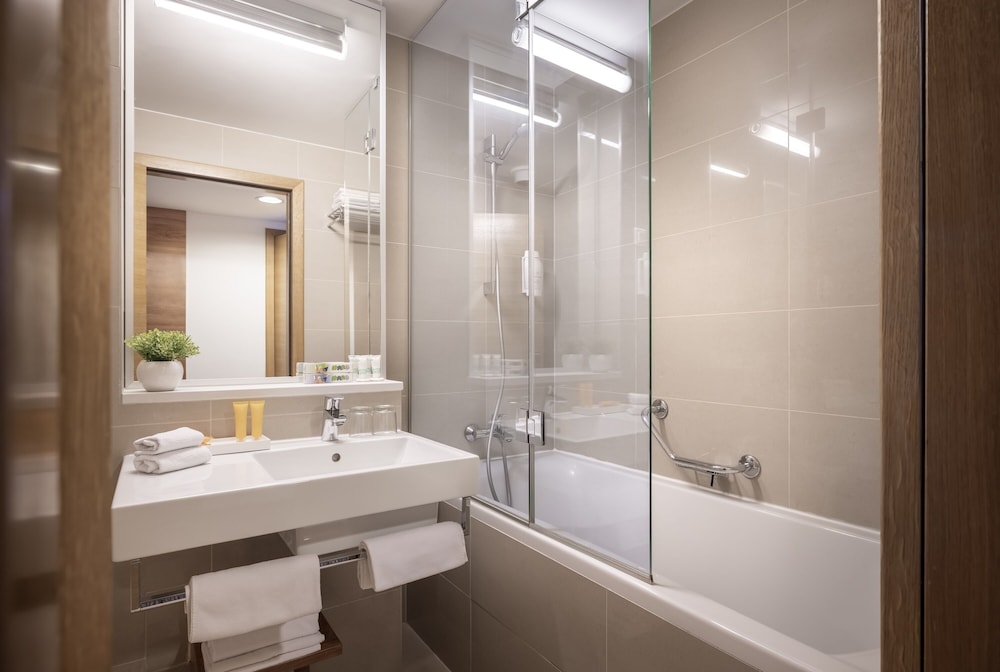 Hotel & Casa Valamar Sanfior — Hotel rooms in Labin, Istria