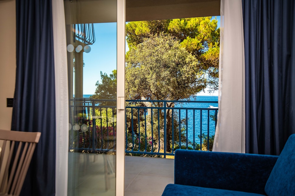 Arena Verudela Beach Apartments — Hotel rooms in Pula, Istria