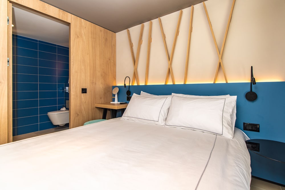 Arena Verudela Beach Apartments — Hotel rooms in Pula, Istria