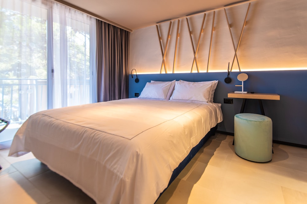 Arena Verudela Beach Apartments — Hotel rooms in Pula, Istria