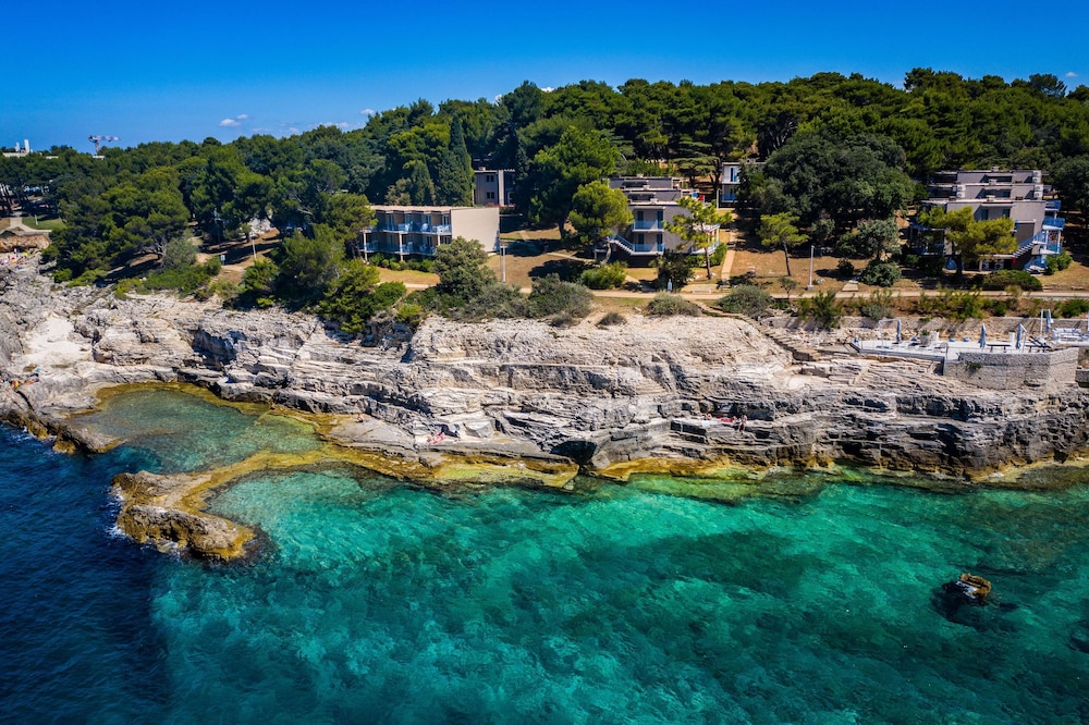 Arena Verudela Beach Apartments — Hotel building in Pula, Istria