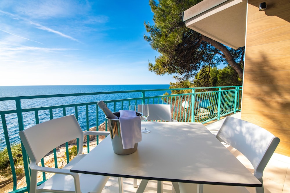 Arena Verudela Beach Apartments — Restaurant & bars in Pula, Istria