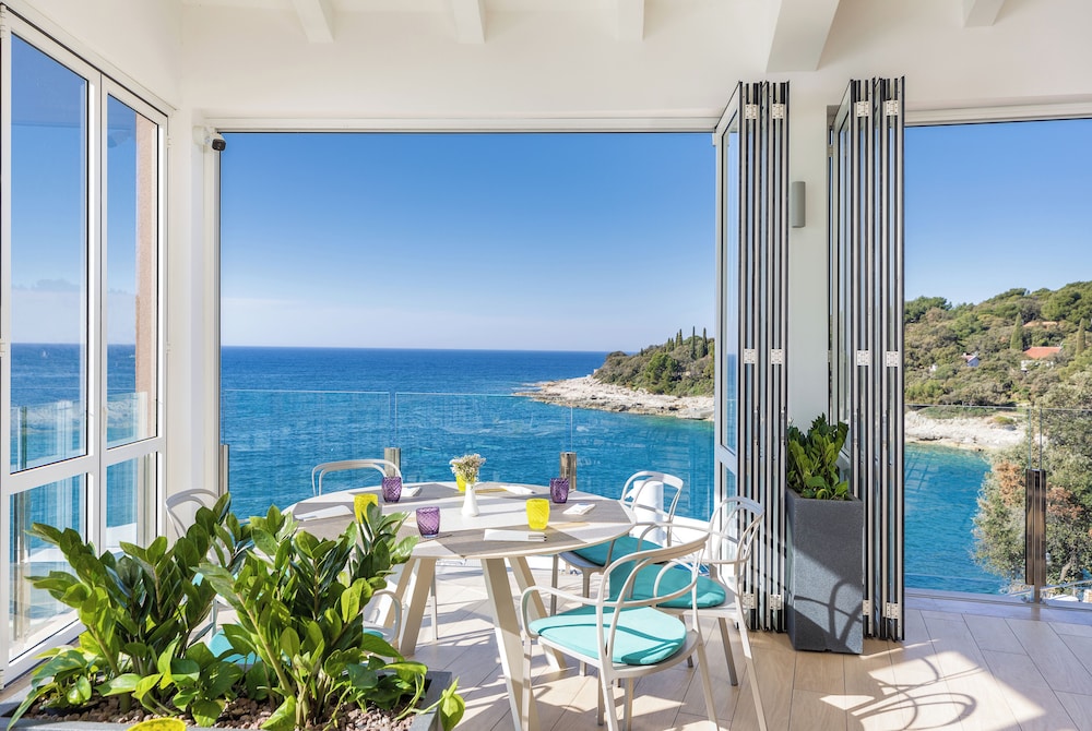 Arena Verudela Beach Apartments — Restaurant & bars in Pula, Istria