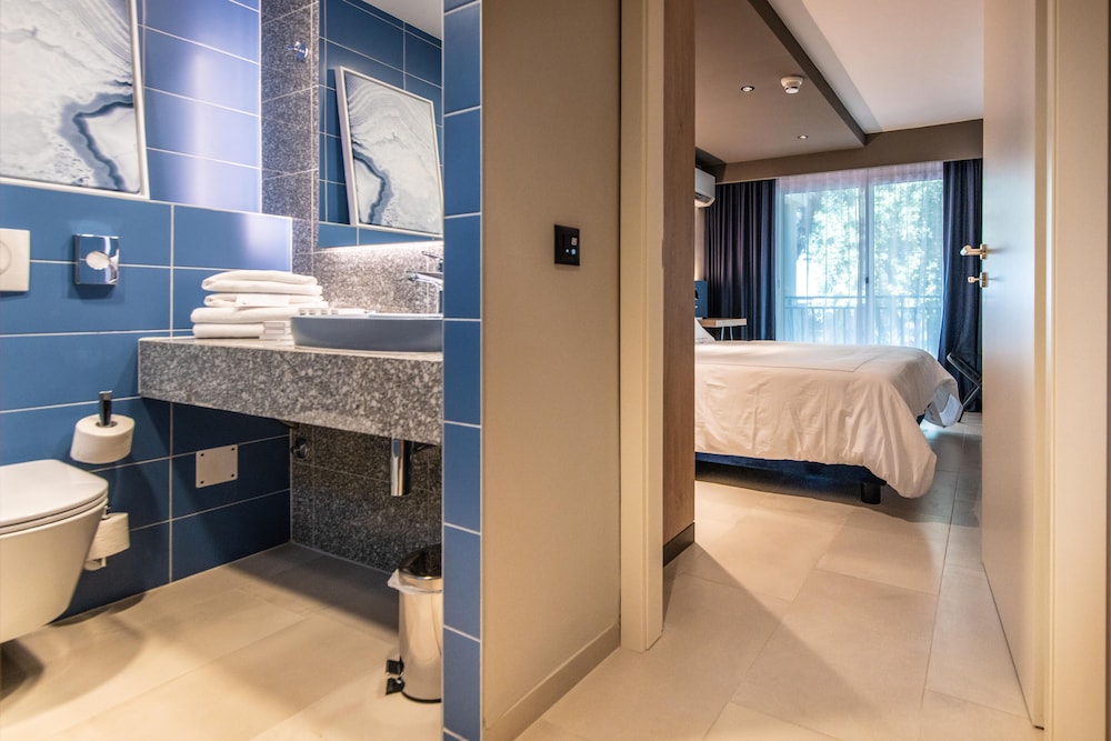 Arena Verudela Beach Apartments — Hotel rooms in Pula, Istria
