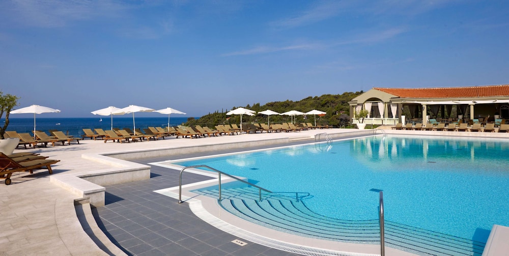 Arena Verudela Beach Apartments — Swimming pool in Pula, Istria