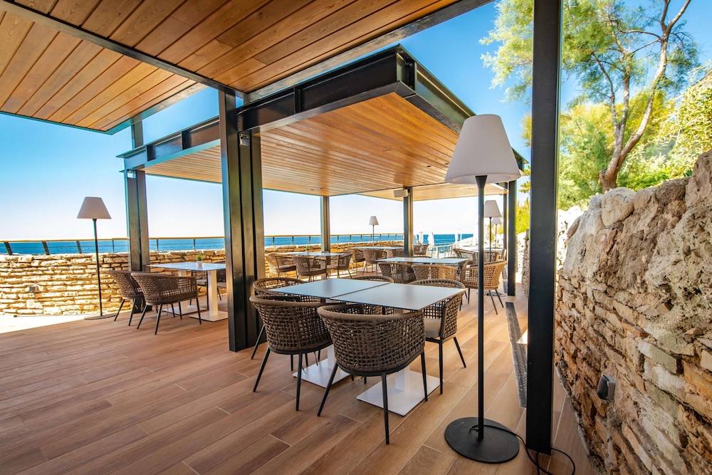 Arena Verudela Beach Apartments — Restaurant & bars in Pula, Istria