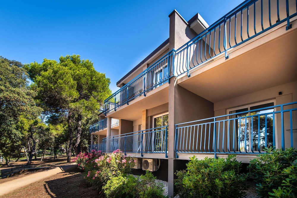 Arena Verudela Beach Apartments — Hotel building in Pula, Istria