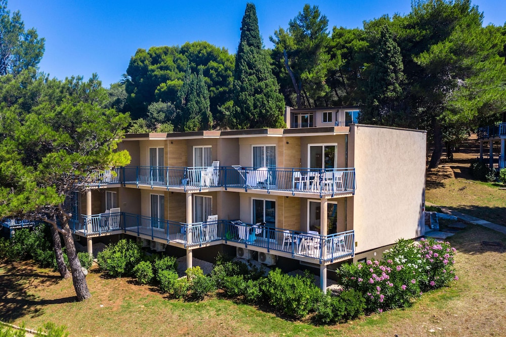 Arena Verudela Beach Apartments — Hotel building in Pula, Istria