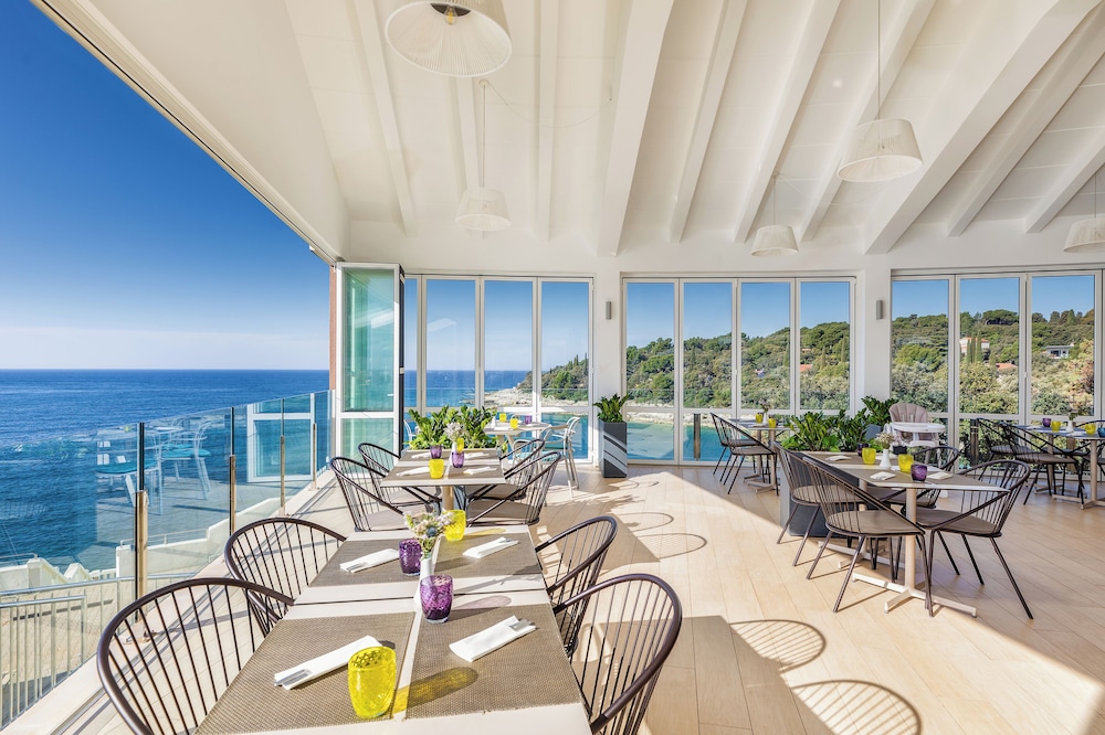 Arena Verudela Beach Apartments — Restaurant & bars in Pula, Istria