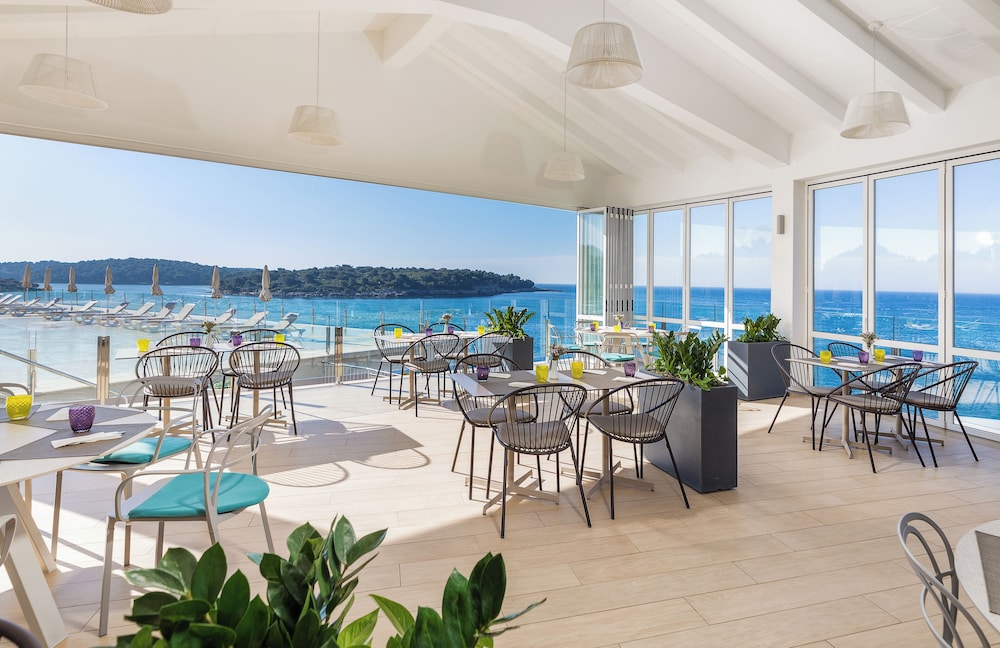 Arena Verudela Beach Apartments — Restaurant & bars in Pula, Istria