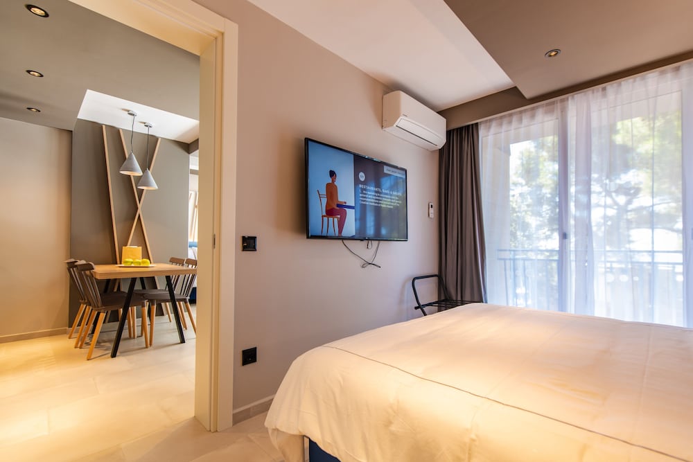 Arena Verudela Beach Apartments — Hotel rooms in Pula, Istria