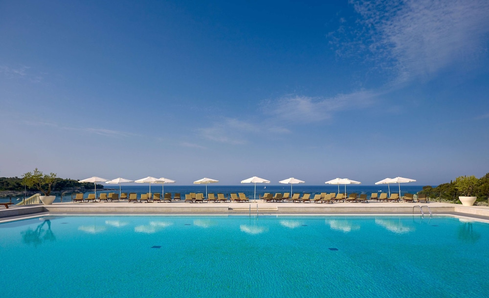 Arena Verudela Beach Apartments — Swimming pool in Pula, Istria