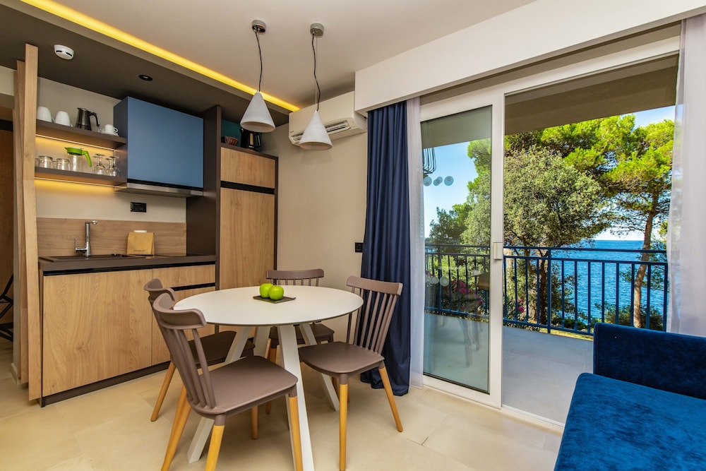 Arena Verudela Beach Apartments — Hotel rooms in Pula, Istria