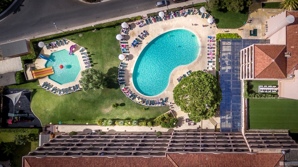 Vila Gale Atlantico Resort Hotel — Swimming pool in Albufeira, Faro