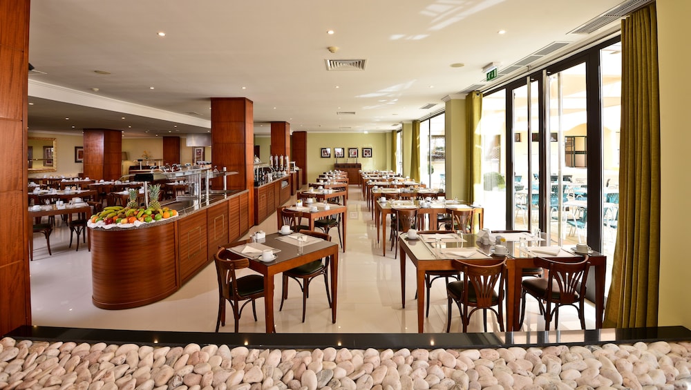 Vila Gale Atlantico Resort Hotel — Restaurant & bars in Albufeira, Faro