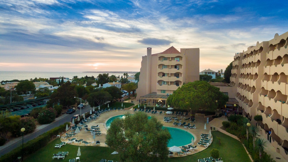 Vila Gale Atlantico Resort Hotel — Swimming pool in Albufeira, Faro