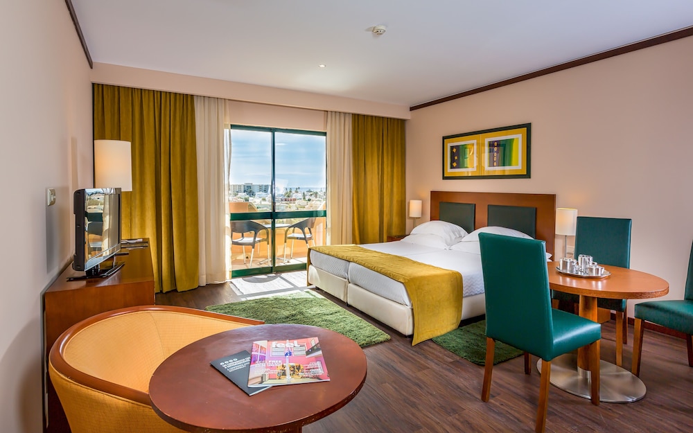 Vila Gale Atlantico Resort Hotel — Hotel rooms in Albufeira, Faro