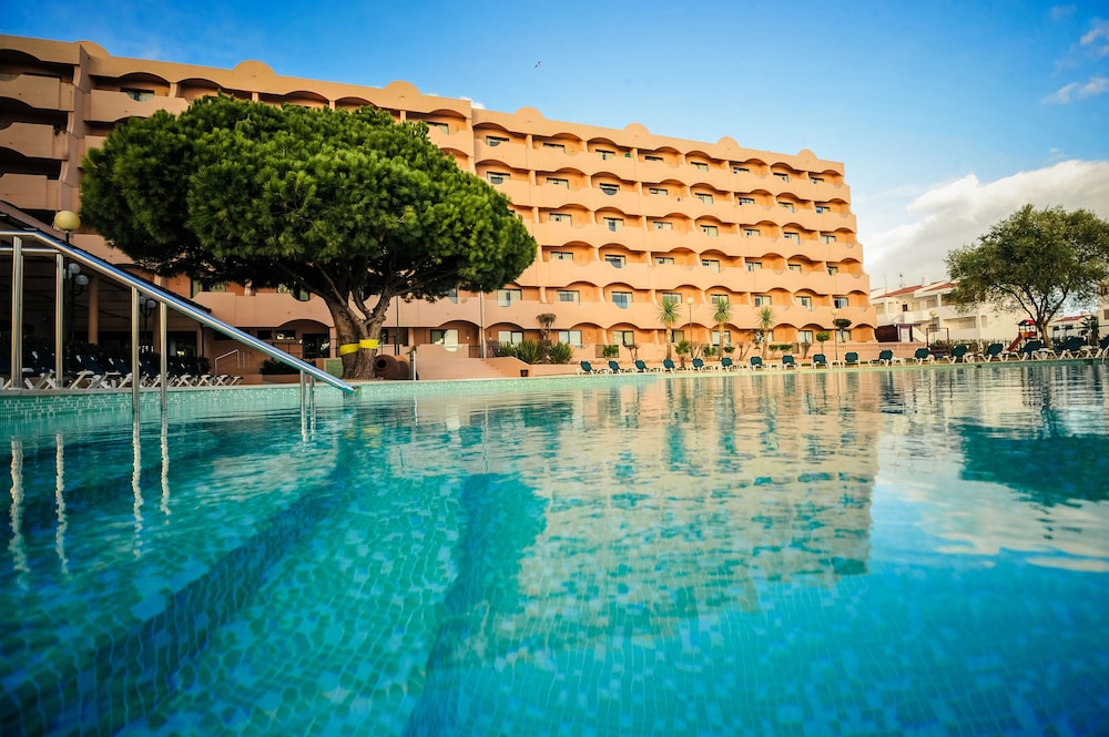 Vila Gale Atlantico Resort Hotel — Swimming pool in Albufeira, Faro